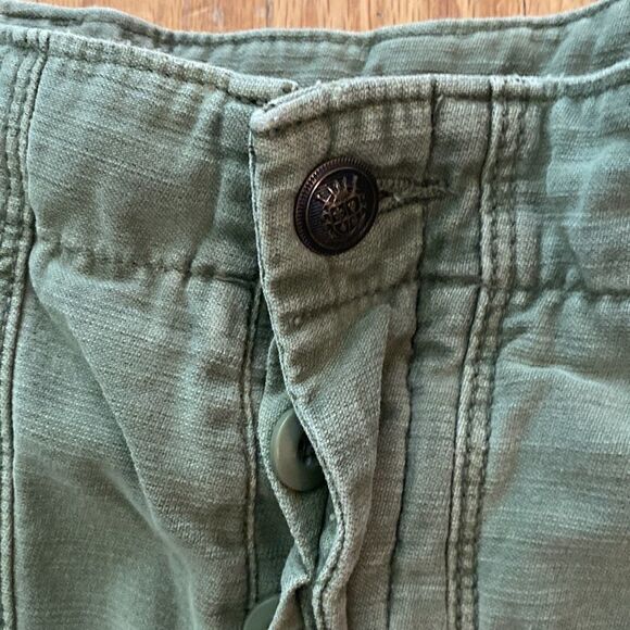 Free People green shorts raw edge adorable nice pockets sz 26 see waist photo - Picture 2 of 7